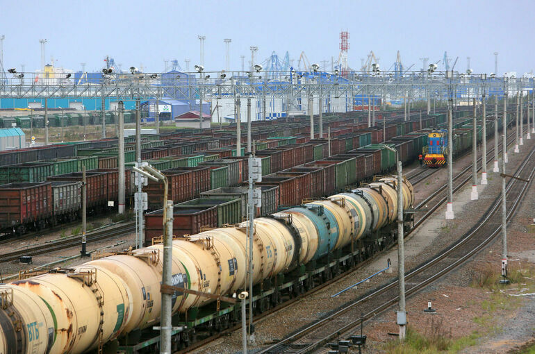 Путин подписал закон об упрощенном пропуске грузового транспорта через границу