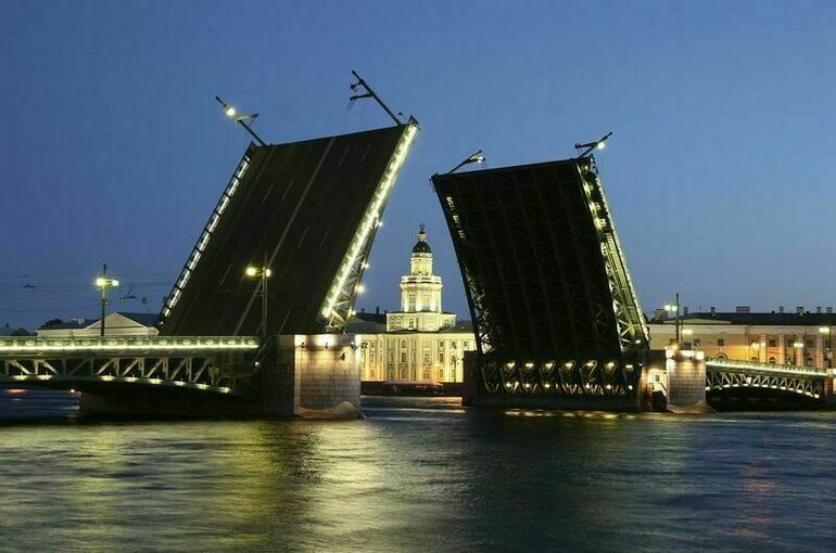 В Петербурге стартует период навигации и разводки мостов