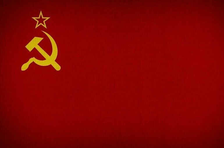 В КПРФ предлагают заменить российский триколор на флаг СССР