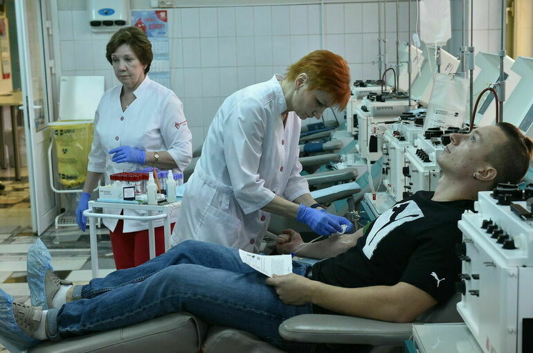 Главный трансфузиолог Минздрава рассказала, какие лекарства делают из донорской крови