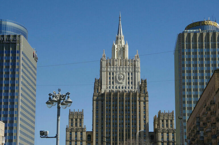 Россия закроет консульства Латвии, Литвы и Эстонии в Санкт-Петербурге