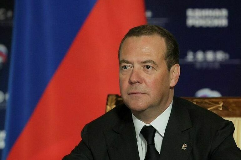 Медведев предупредил главу СНБО о последствиях удара по Крымскому мосту