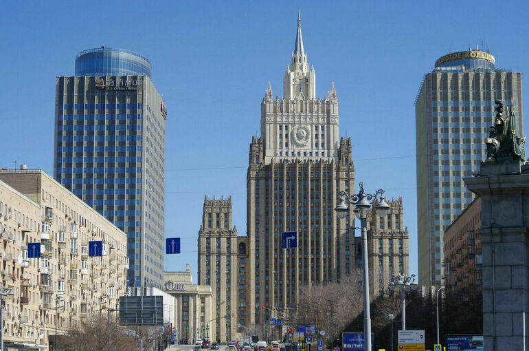 МИД: Россия будет считать целью военные грузы НАТО на Украине