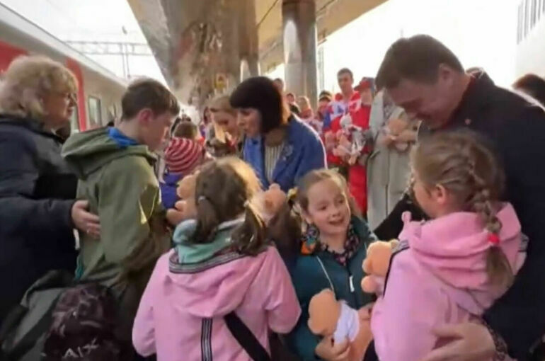 Семьи из Подмосковья забрали под временную опеку детей-сирот из Донецка