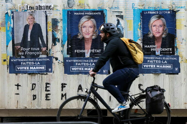 Во Франции на выборах президента проголосовали более 65% избирателей