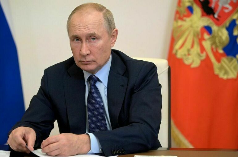 Путин поручил поддерживать стабильные цены на оптовом рынке продуктов