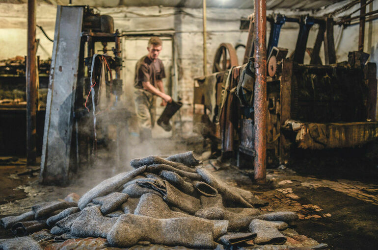Как валенки в космос летали и на Олимпиаде гуляли 