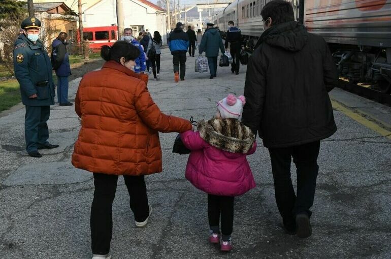 Минобороны РФ: Более 10 тысяч человек эвакуировано за сутки из Донбасса и Украины