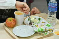 Процесс предоставления двухразового питания детям-инвалидам хотят урегулировать
