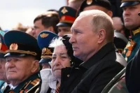 Президент России Владимир Путин на параде, посвященном 77-й годовщине Победы в Великой Отечественной войне. ото: Михаил Метцель / РИА Новости.