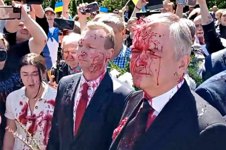 Россия выразила протест МИД Польши после нападения на посла в Варшаве