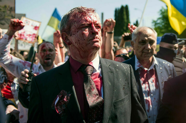 Посол РФ допустил, что нападение на него готовили польские спецслужбы