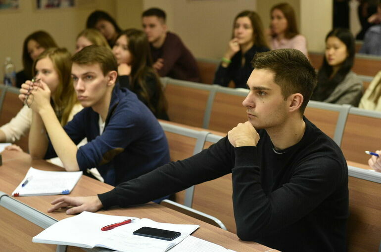 Минобрнауки: Выпускники вузов ДНР и ЛНР смогут получить российские дипломы