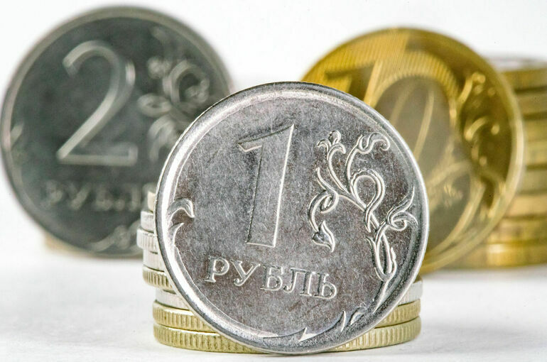 Bloomberg назвал российский рубль лидирующей валютой мира 