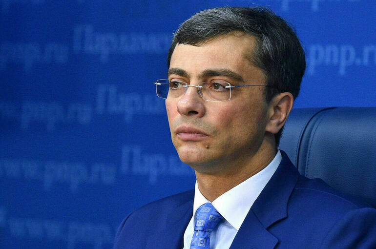 Гутенев передал около 120 тонн помощи для беженцев из Донбасса