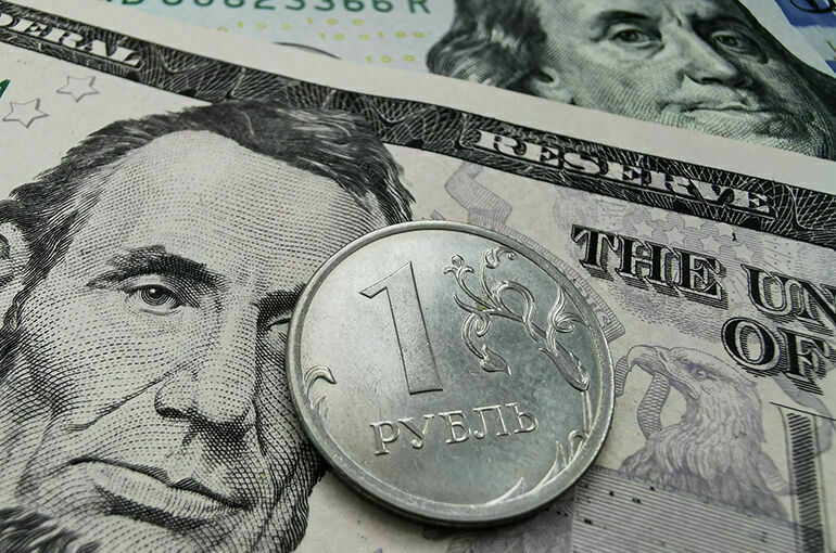 Доллар на Мосбирже упал ниже 63 рублей