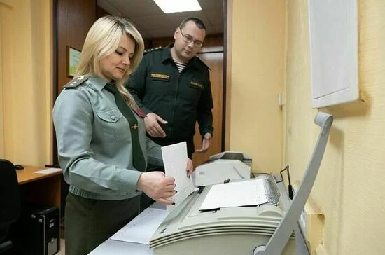 Женщинам разрешат служить в Росгвардии в платьях, туфлях и панаме