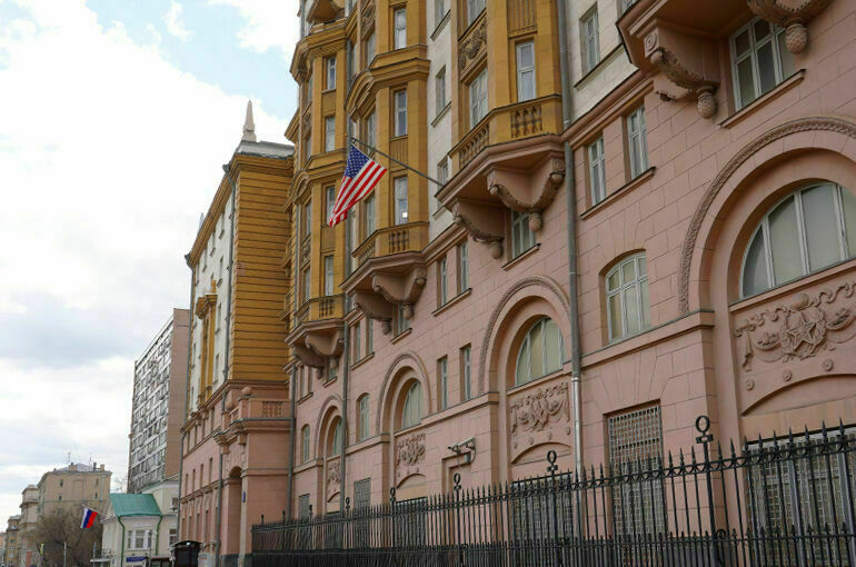 Площадь у посольства США в Москве хотят переименовать в честь защитников Донбасса