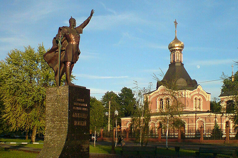 В Харькове снесли памятник Александру Невскому