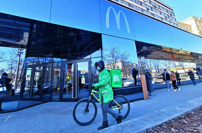 McDonald’s продаст свой бизнес в России предпринимателю Александру Говору