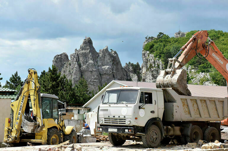 В Крыму хотят ввести временные правила сноса самовольных построек