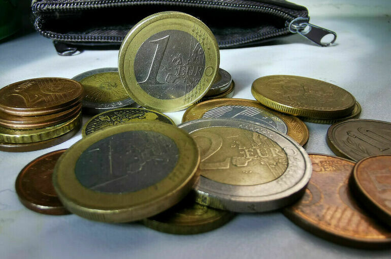 Курс евро впервые с июня 2015 года опустился до 59 рублей