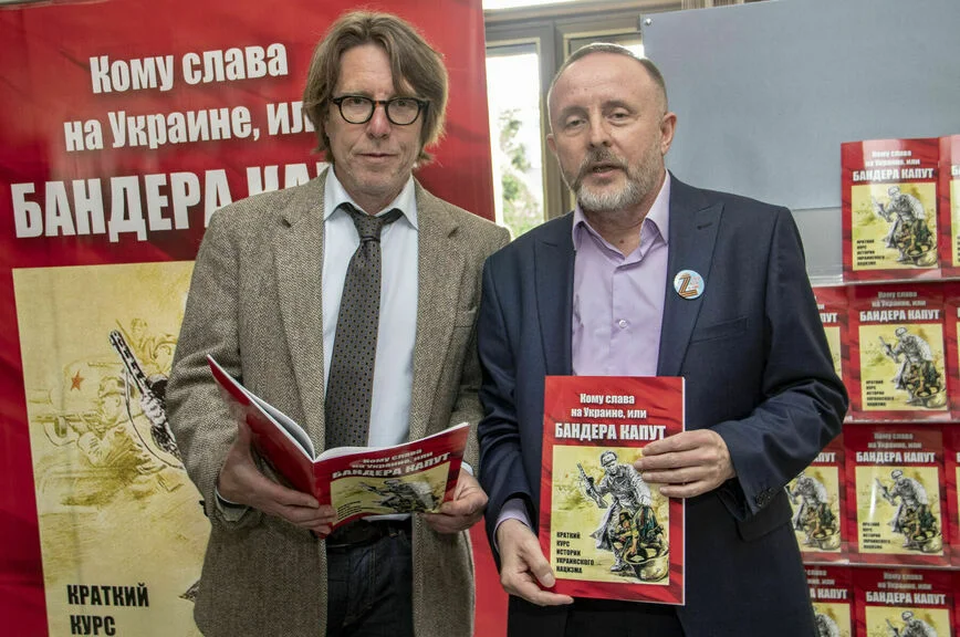 авторы книги Александр Мащенко и Олег Маркелов

