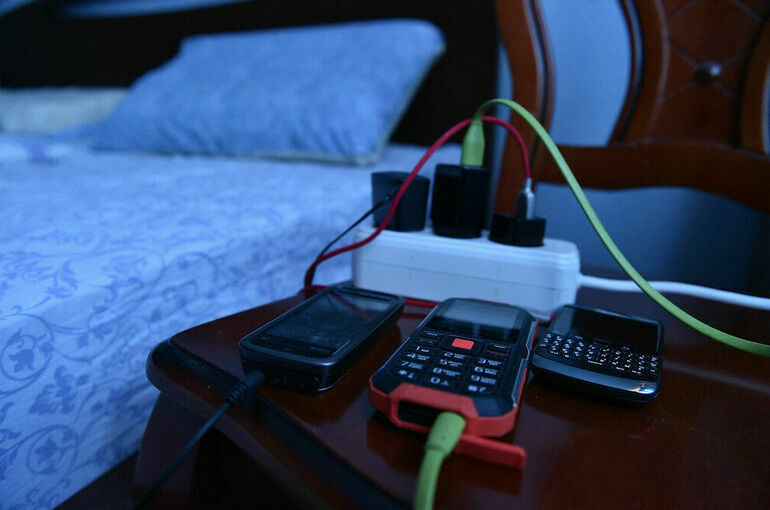 Эксперт рассказал, кто покупает кнопочные телефоны в России