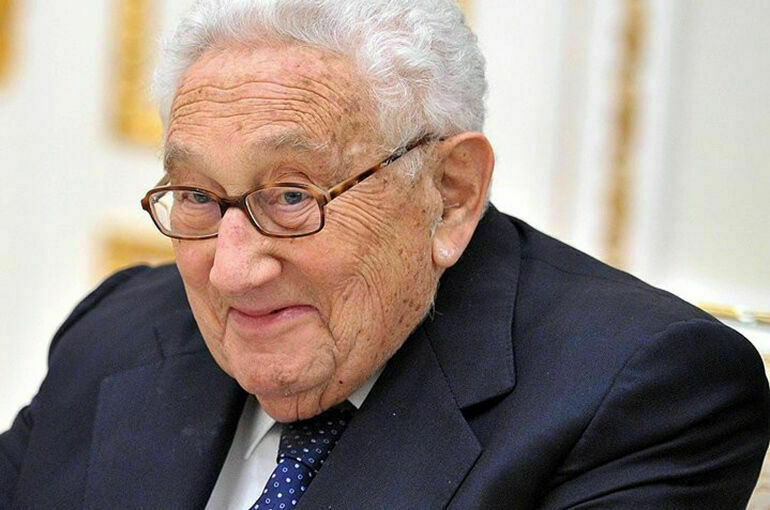 Экс-госсекретарь США Киссинджер призвал Украину уступить России для достижения мира