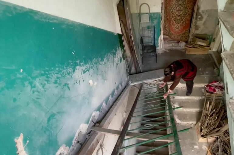 Пенсионерка из Мариуполя показала опасный подъем в свою квартиру