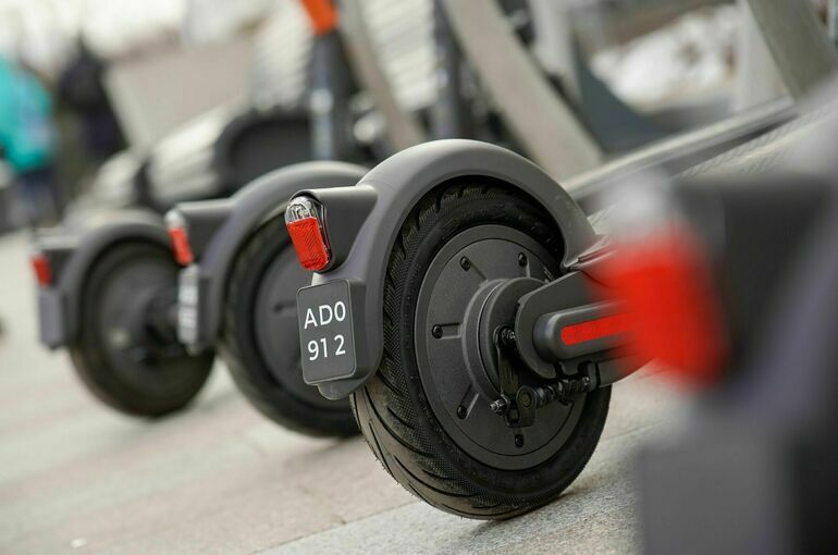 Петербург намерен установить плату с компаний кикшеринга за парковку электросамокатов