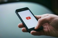 Роскомнадзор опроверг информацию о замедлении YouTube в России