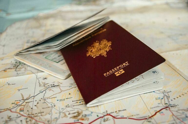 Получившим временное убежище в России хотят разрешить не сдавать паспорт