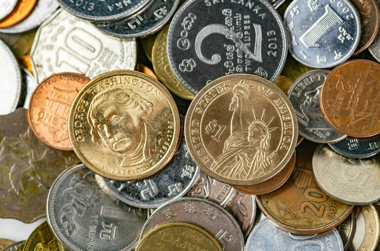 ЦБ не планирует ослаблять ограничения продаж валюты физлицам до сентября