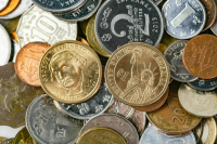 ЦБ не планирует ослаблять ограничения продаж валюты физлицам до сентября