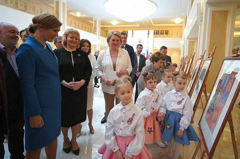 Гумерова: География выставки рисунков детей из ДНР должна расширяться