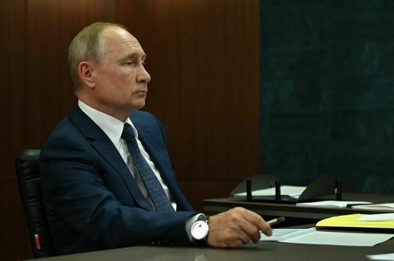 Путин присвоил главе МЧС звание генерал-лейтенанта