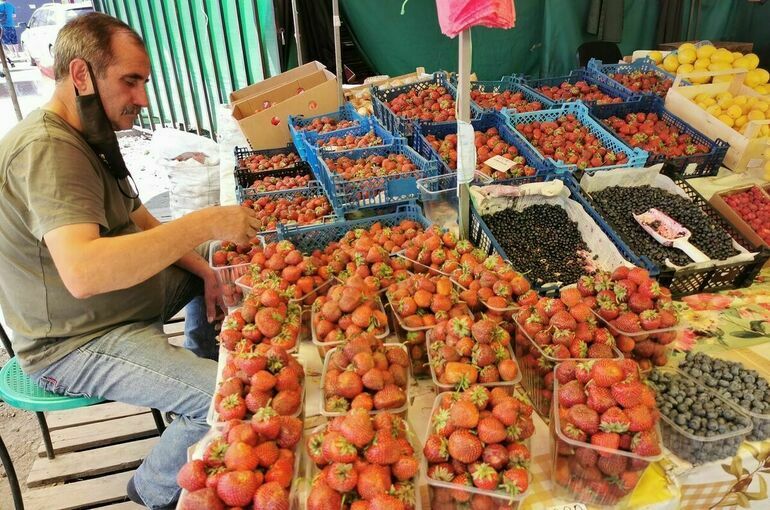 В Кузбассе торговцы фруктами стали указывать цены за граммы