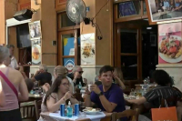В Греции резко поднялись цены на традиционную уличную еду