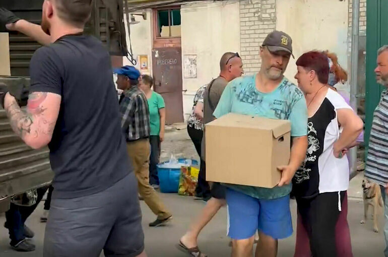 Жителям Рубежного привезли около 300 гуманитарных наборов
