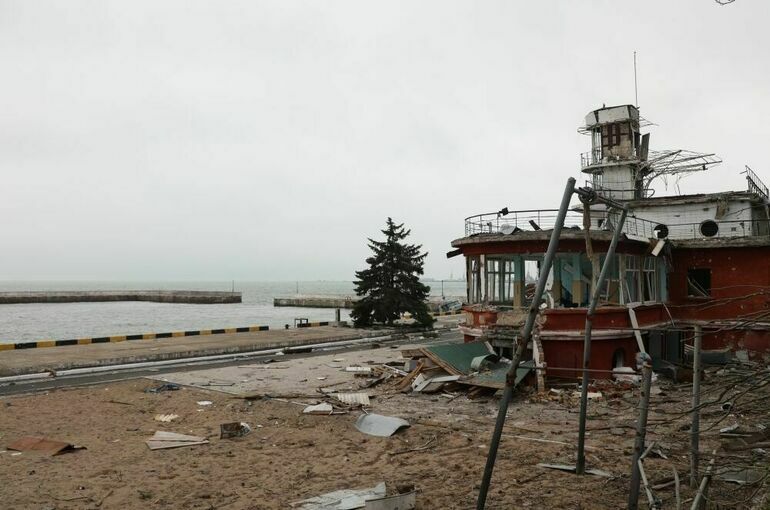 В Мариуполе запретили купание в Азовском море до полного разминирования города