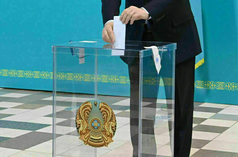 Поправки в конституцию Казахстана вступили в силу