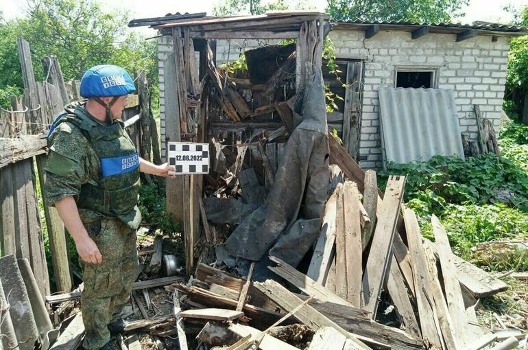 Детский сад и 11 жилых домов получили повреждения при обстреле Стаханова в ЛНР