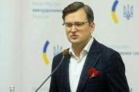 Глава МИД Украины вышел на встречу Зеленского с лидерами стран ЕС с костылем