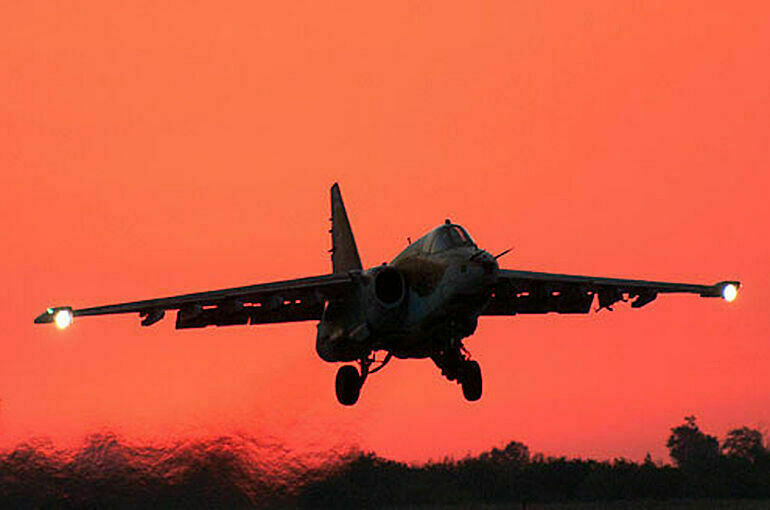 В Белгородской области разбился российский военный самолет Су-25