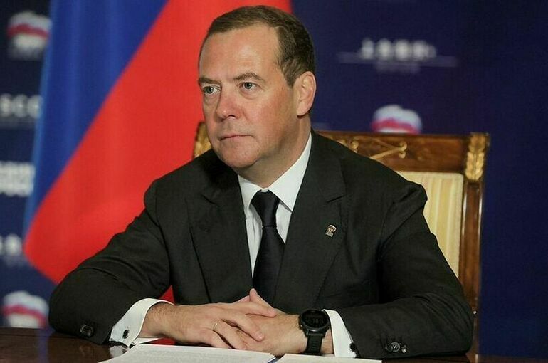 Медведев: Евросоюз готовит украинцев к «смерти за европейскую перспективу»