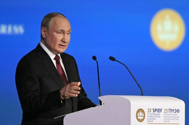 Президент назвал антироссийские санкции безумными и бездумными