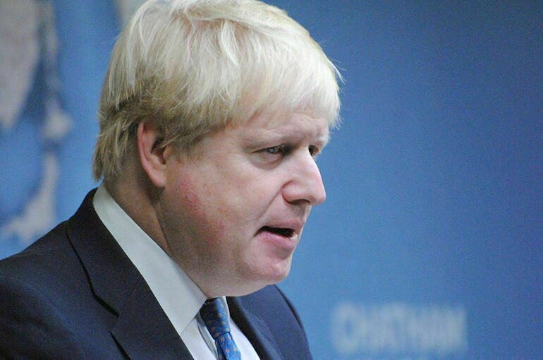 Премьер-министр Великобритании перенес операцию на носу