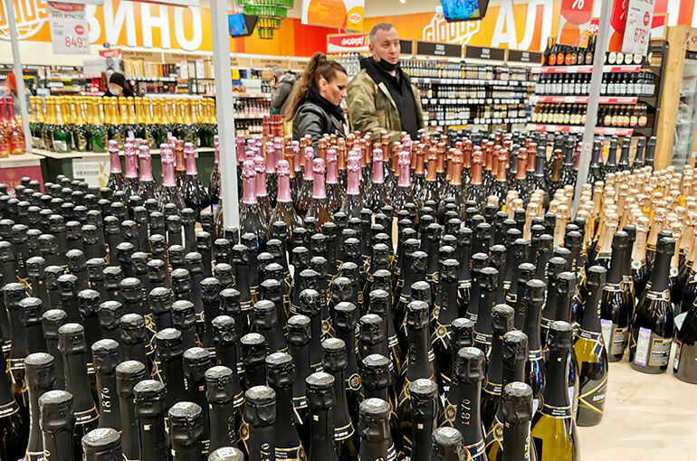 Брюн предложил вывести алкоголь из продажи в продуктовых магазинах