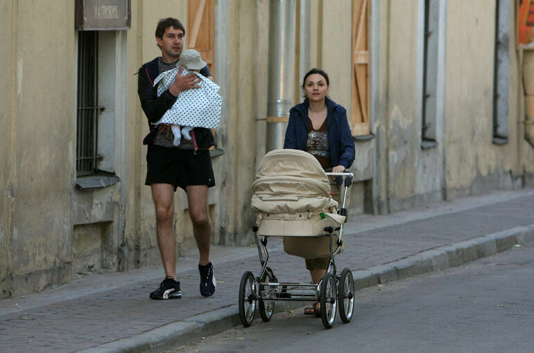 Совет Федерации одобрил новый порядок регистрации места рождения ребенка